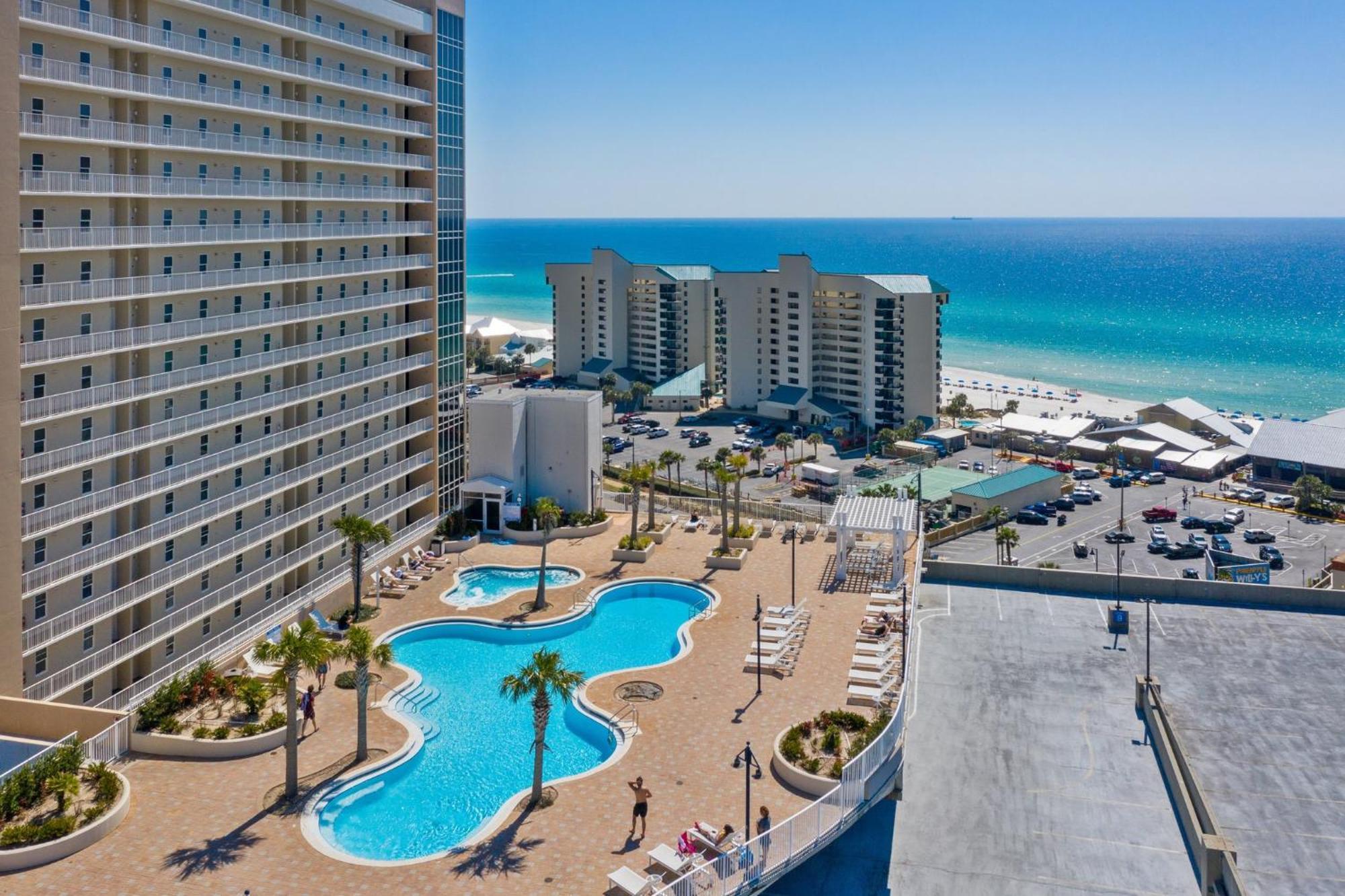 Laketown Wharf 0414 Apartment